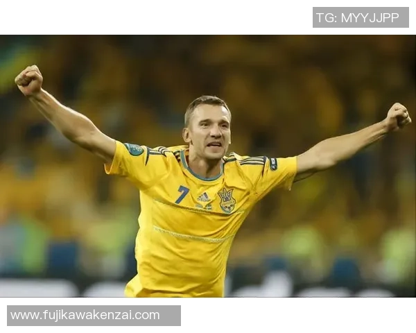 如何绘制球星画中画足球作品让画面更具视觉冲击力