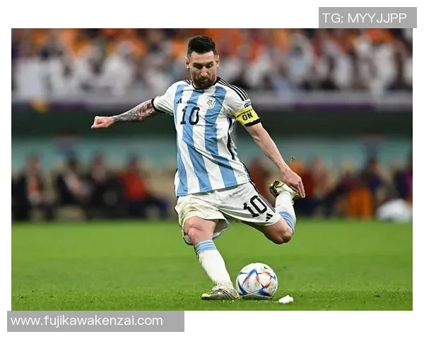 《九年级英语书中的足球明星梅西介绍与他传奇生涯》 《九年级英语书中的足球明星梅西介绍与他传奇生涯》